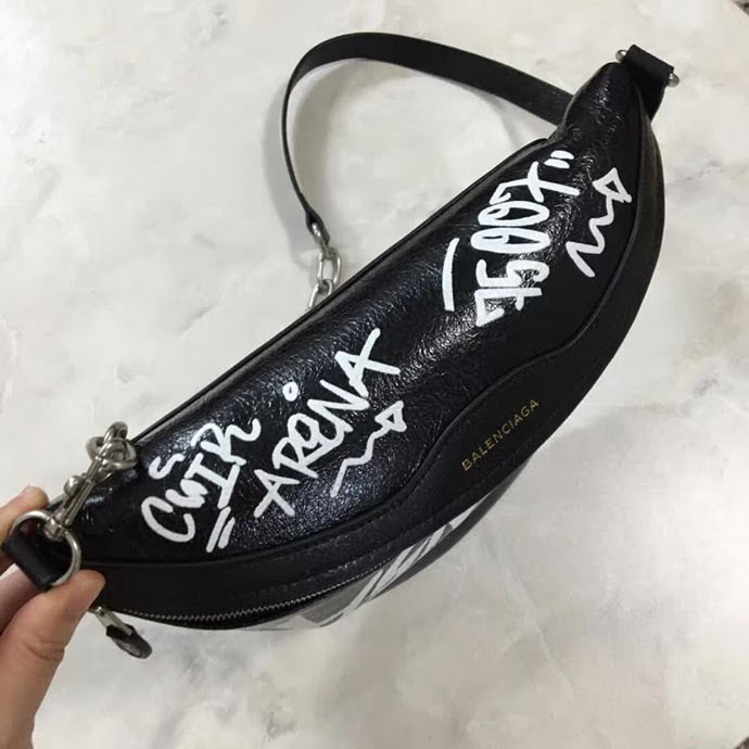 BALENCIAG巴黎世家 爆款 專櫃同步更新 斜挎胸包腰包 小牛皮材質 前面拉鏈口袋 簡約兩用包  BL1511